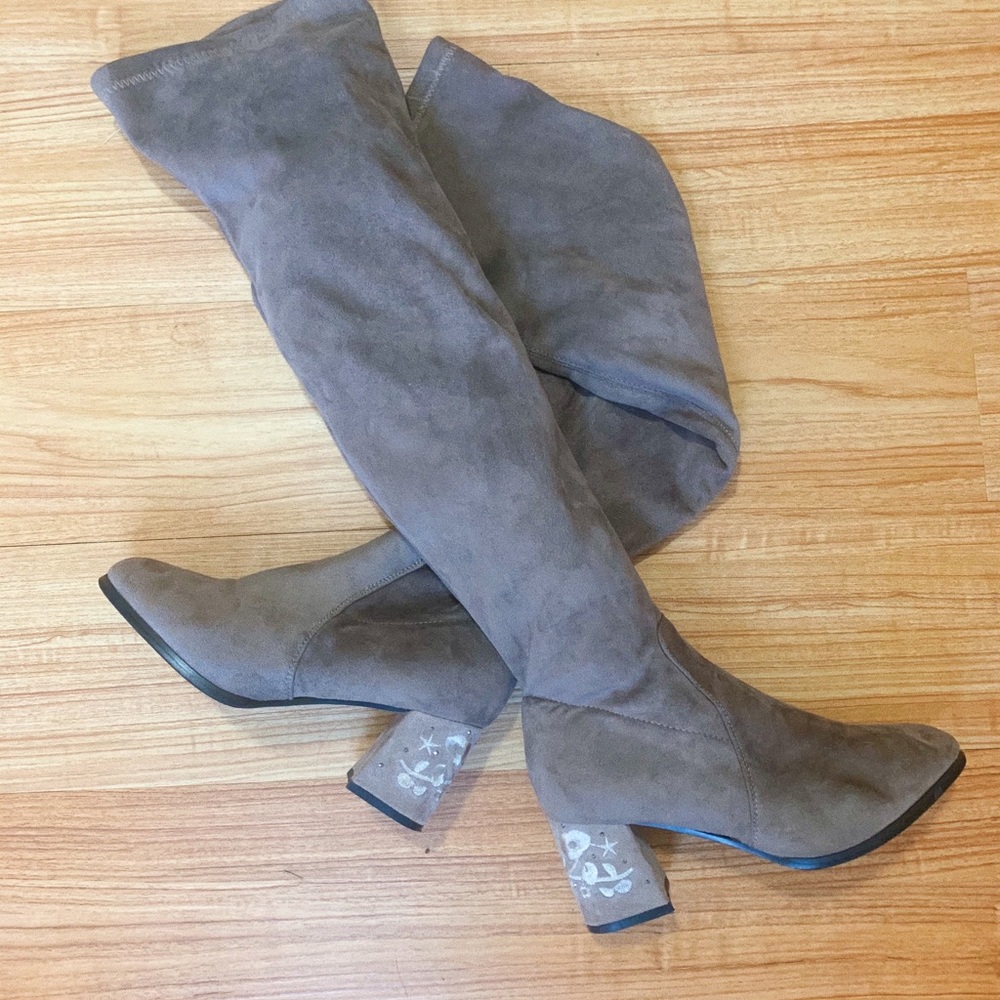 Thigh high heeled boots